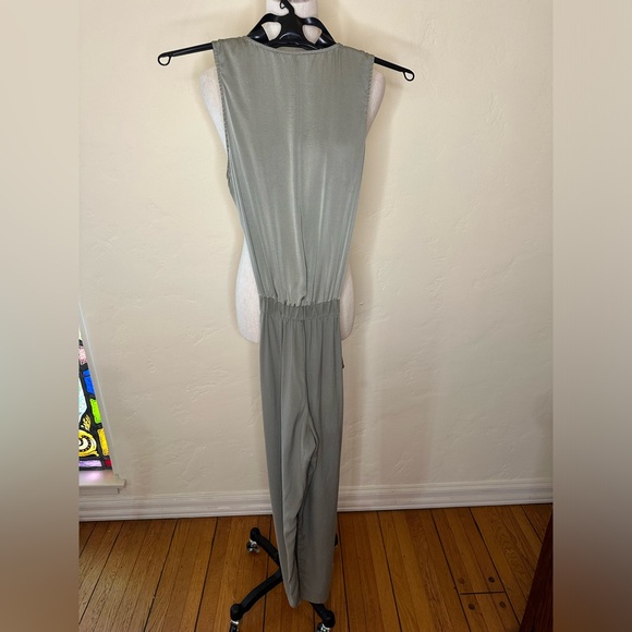 Ramy Brook 95% silk 5% spandex sage green jumpsuit with belt Size P - Picture 4 of 7